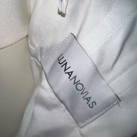 Authentic Luna Novias Wedding Dress - Picture 7 of 9